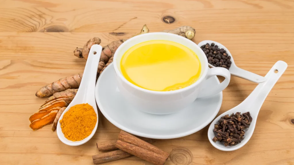 benefits of turmeric golden milk - tumeric latte