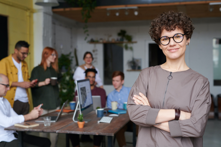 leader influencing team to complete project